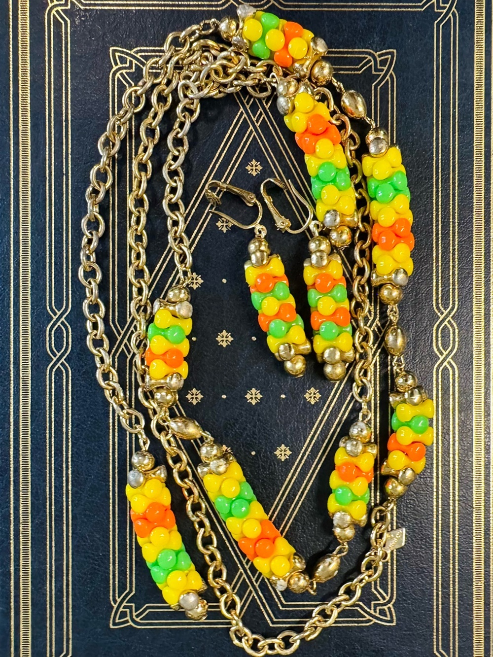 Vintage 1968 Sarah Coventry "Carousel" Lariat Necklace & Clip-On Earrings Set
